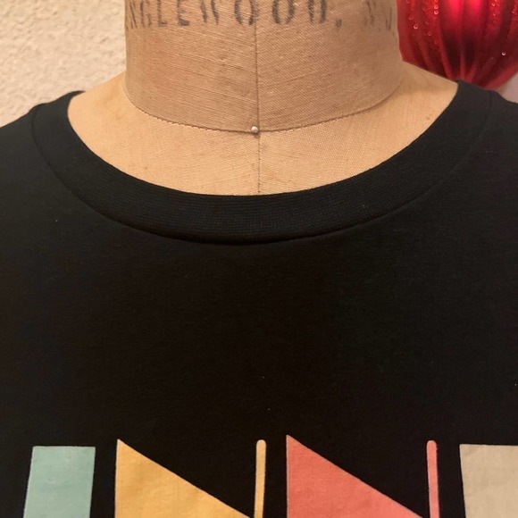 Women's Minnie Mouse Black Crew Neck T-shirt Size XL - Picture 3 of 10